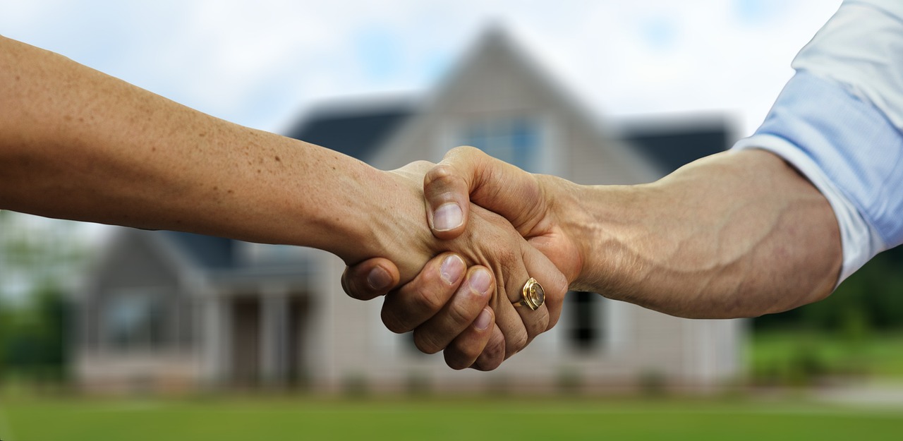 Comment bien choisir une agence immobilière pour vendre son bien