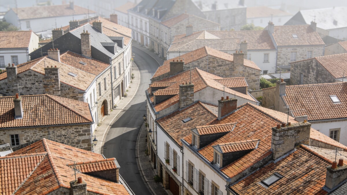Vue aerienne de Quimper avec rues et maisons