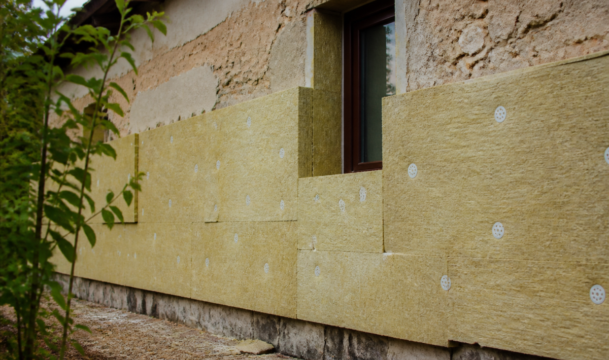 Isolation thermique appliquee sur mur ancien avec materiaux isolants epais
